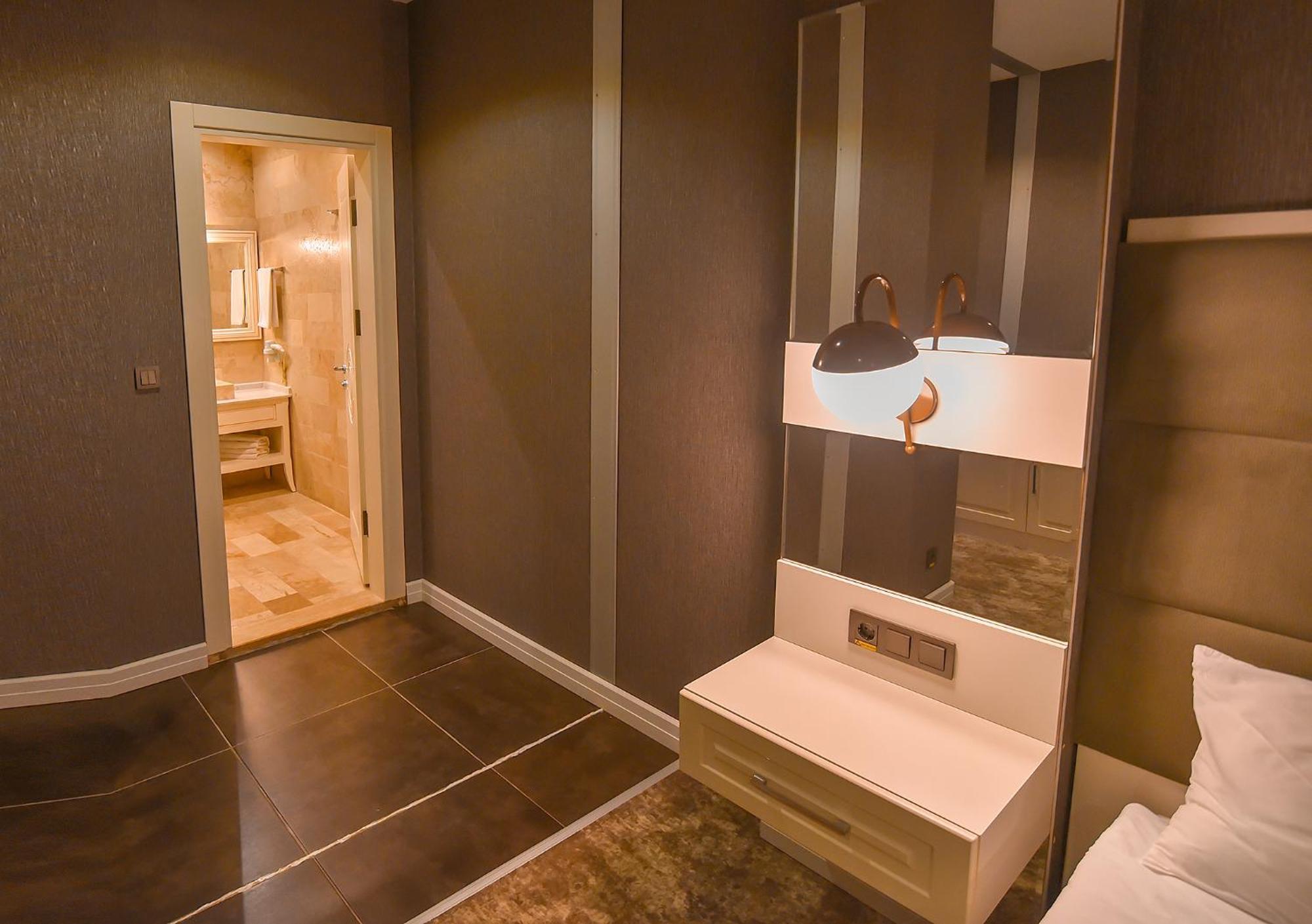 Royal Comfort Hotel Arakli Экстерьер фото