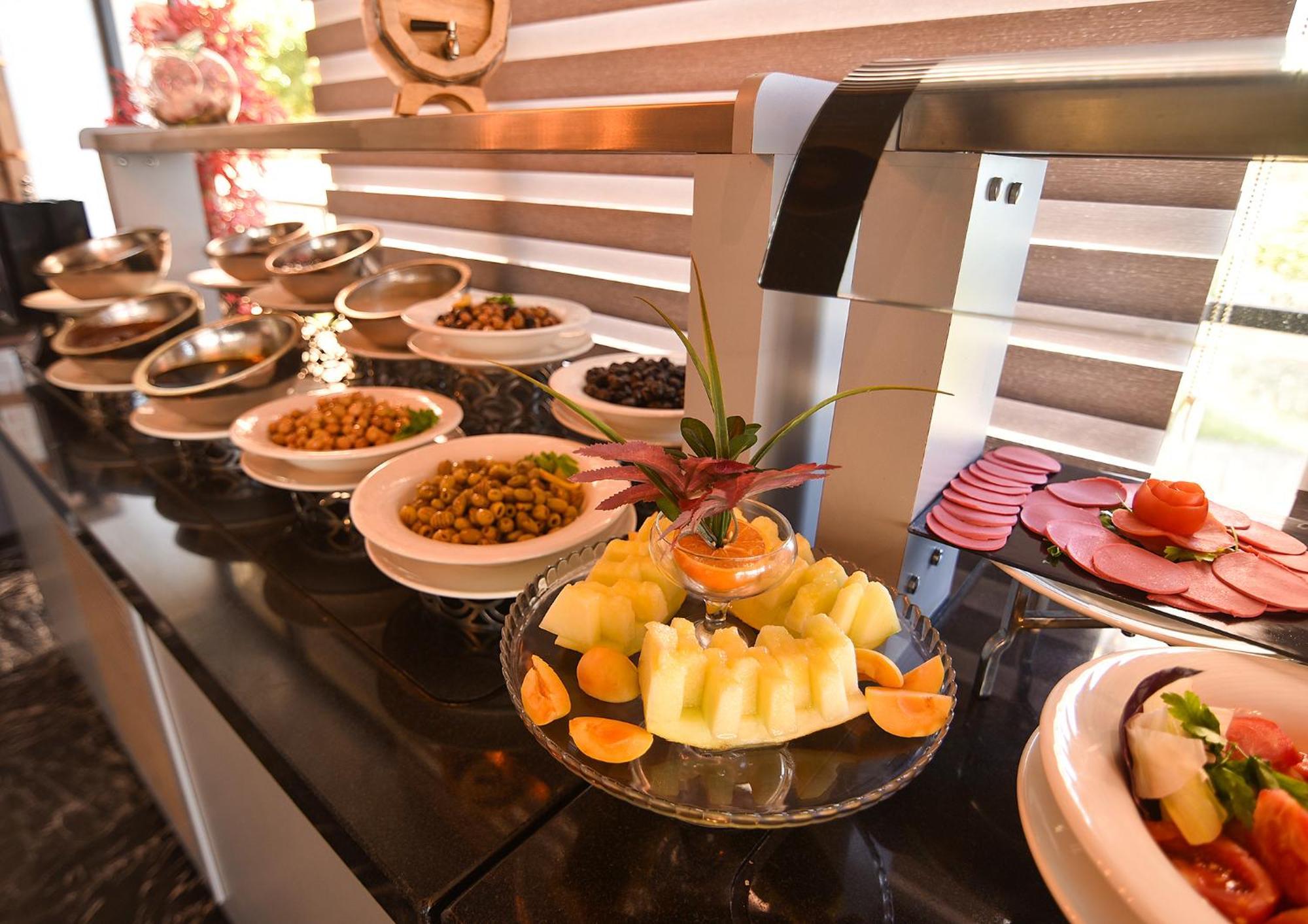Royal Comfort Hotel Arakli Экстерьер фото