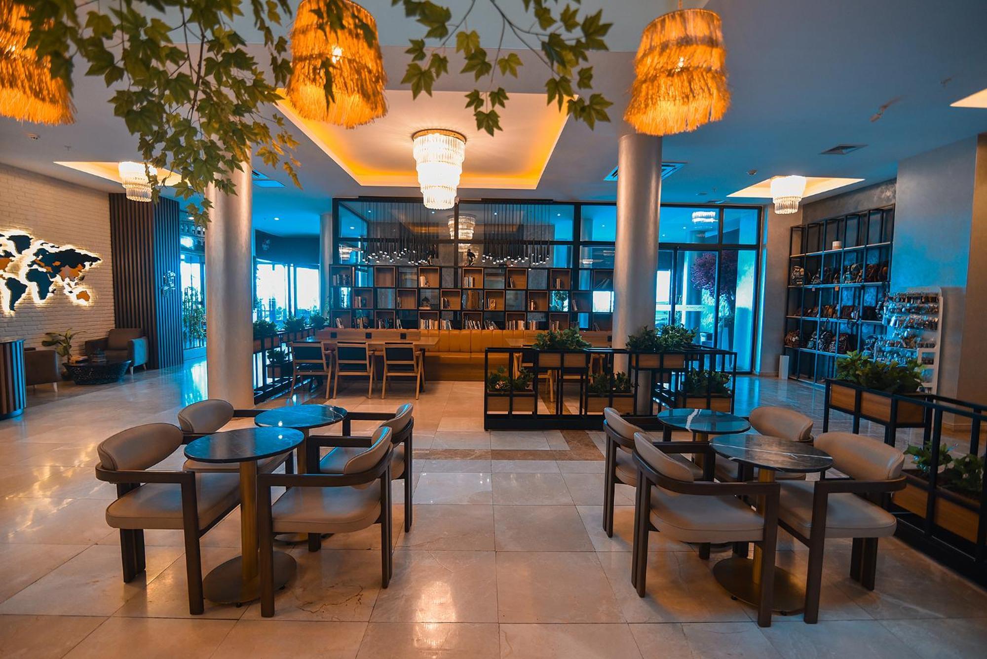 Royal Comfort Hotel Arakli Экстерьер фото