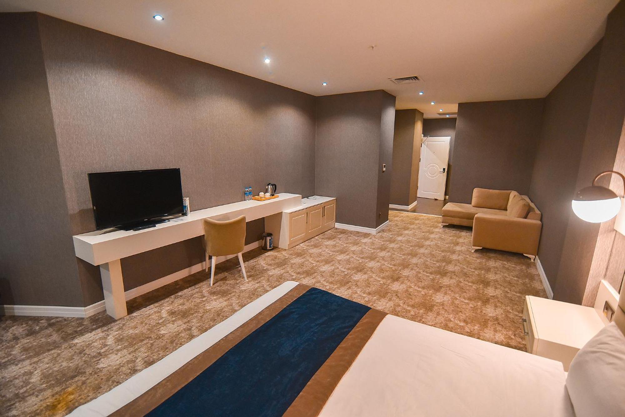 Royal Comfort Hotel Arakli Экстерьер фото