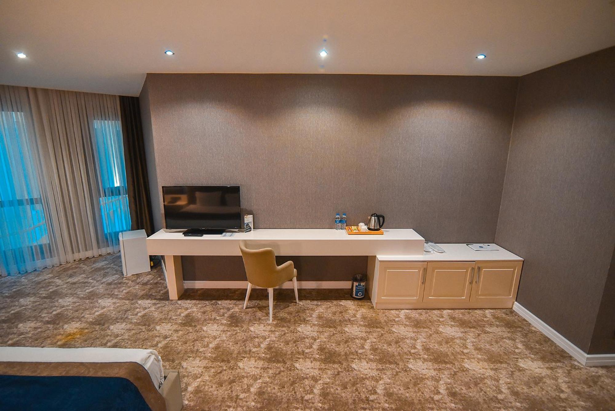 Royal Comfort Hotel Arakli Экстерьер фото