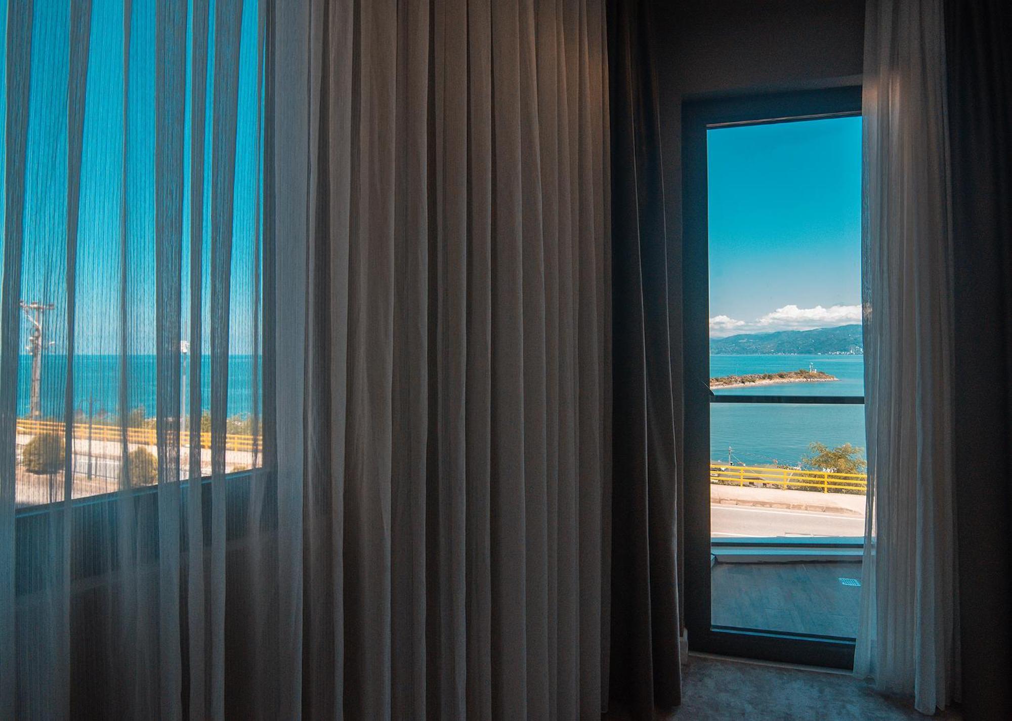 Royal Comfort Hotel Arakli Экстерьер фото