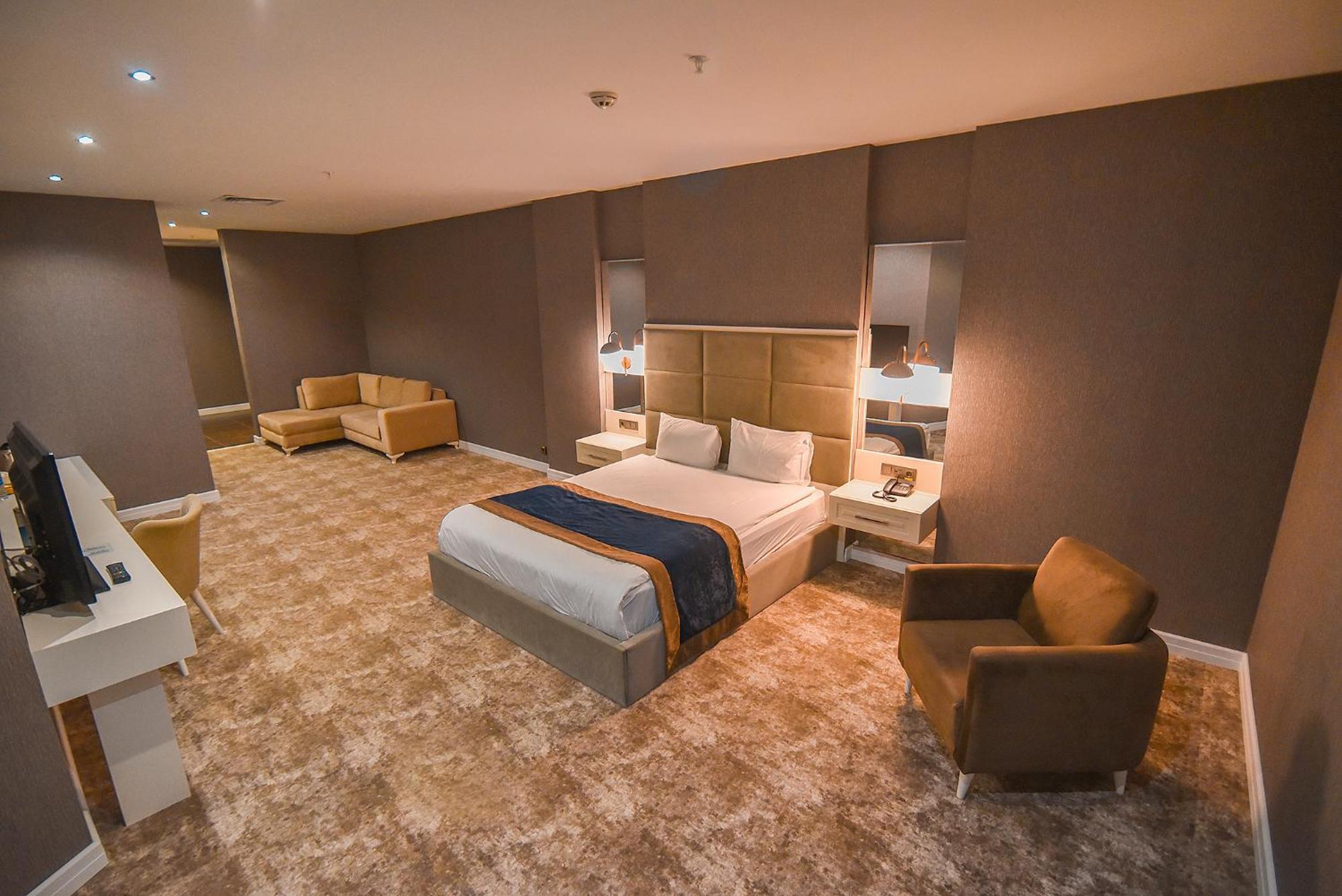 Royal Comfort Hotel Arakli Экстерьер фото