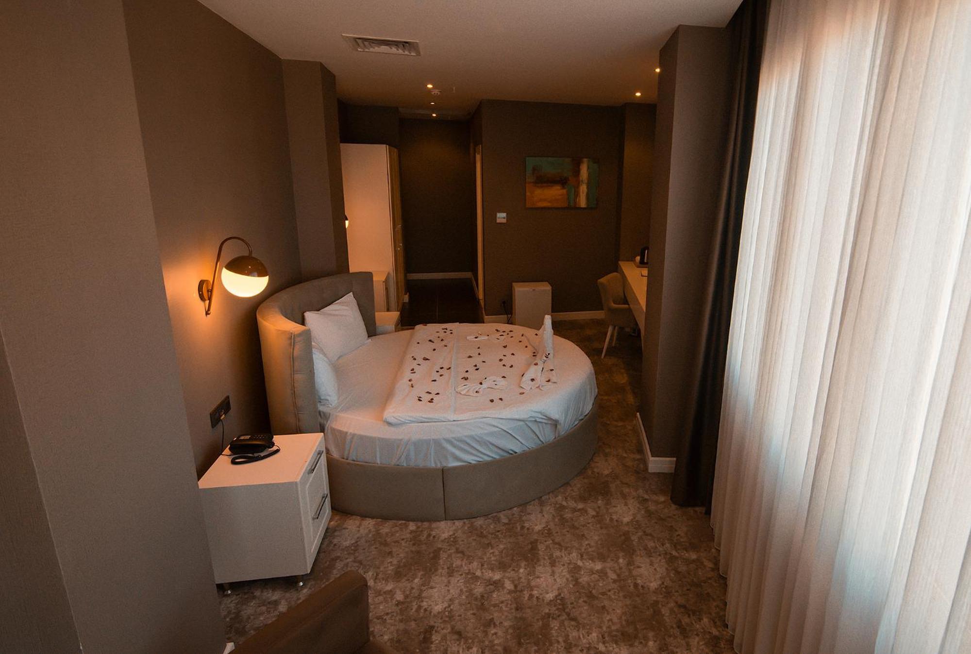 Royal Comfort Hotel Arakli Экстерьер фото
